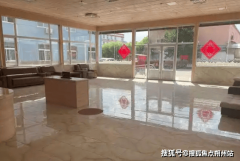 65岁阿姨通过VR设备“”故宫